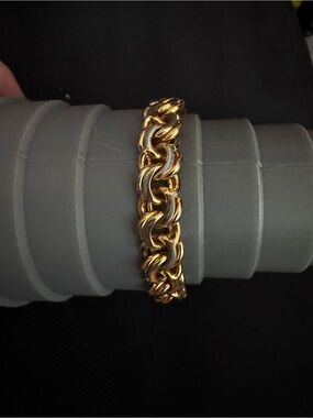Vintage Monet Gold Tone Byzantine Link Chain Bracelet Toggle Clasp Signed